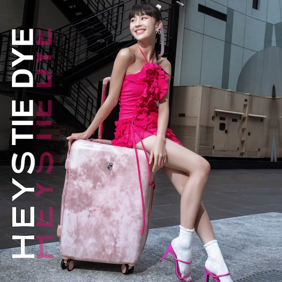 Vali kéo nhựa dẻo Heys Tie Dye_28 L Rose