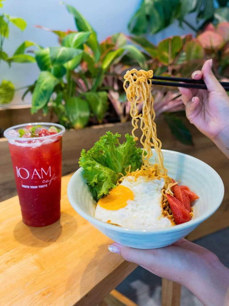 10AM Cafe: Tiệm cafe độc lạ cùng trải nghiệm đua xe mô hình 3