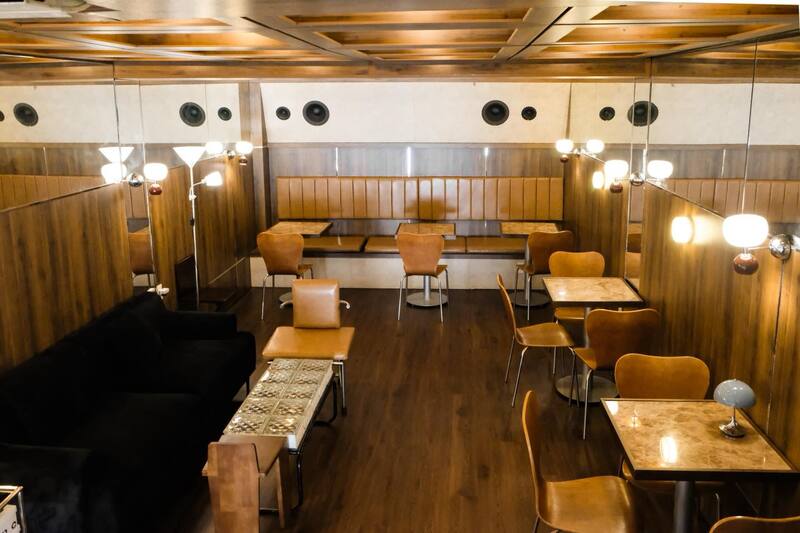 Khám phá 11:11 Cafe không gian nâu trầm giữa lòng Quận 1 8