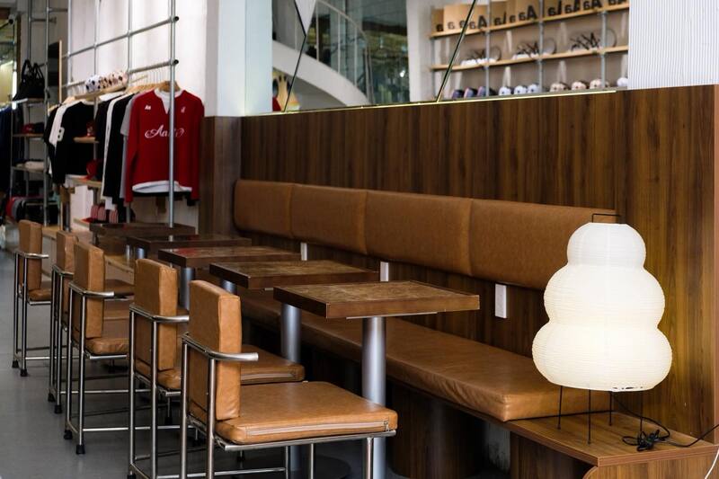 Khám phá 11:11 Cafe không gian nâu trầm giữa lòng Quận 1 4