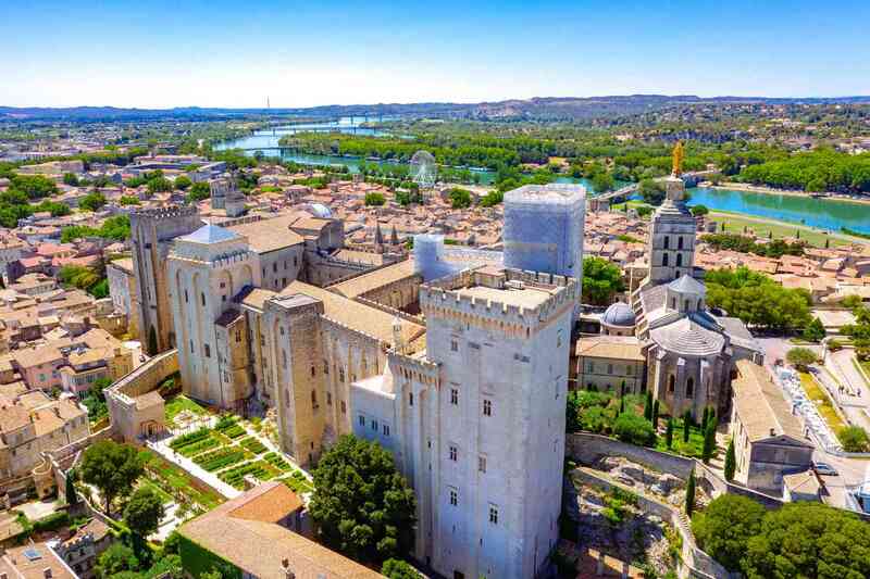 Du lịch Avignon khám phá cuộc sống bình yên và thơ mộng 2