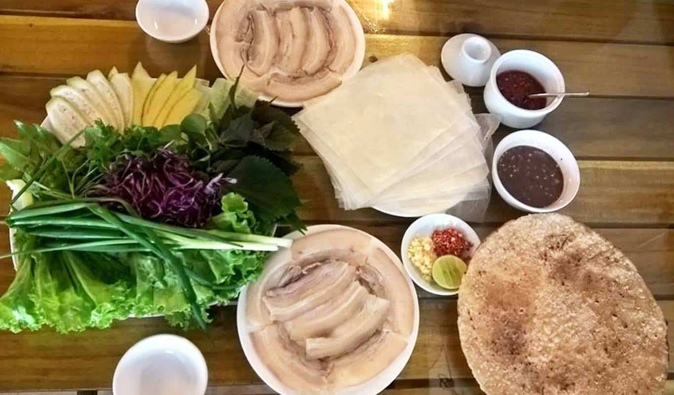 Bánh tráng cuốn thịt heo chợ Cồn - Món ăn lôi cuốn qua nhiều thế hệ ở Đà Nẵng 2