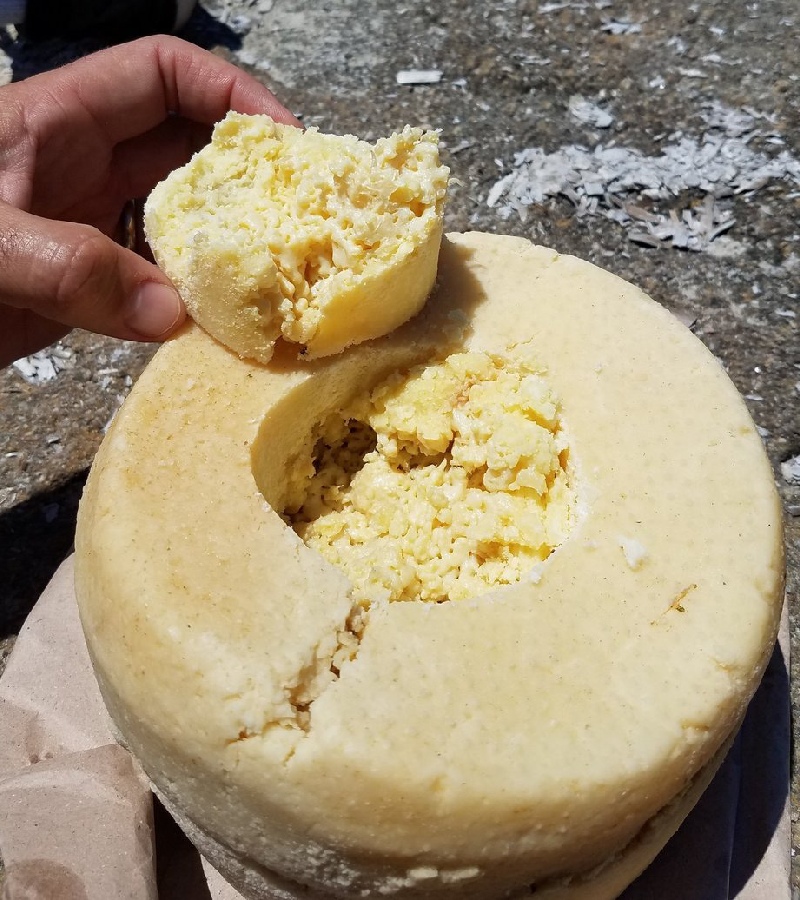 Casu Marzu: Phô mai giòi 'nguy hiểm' nhất thế giới từ Sardinia, Ý 7