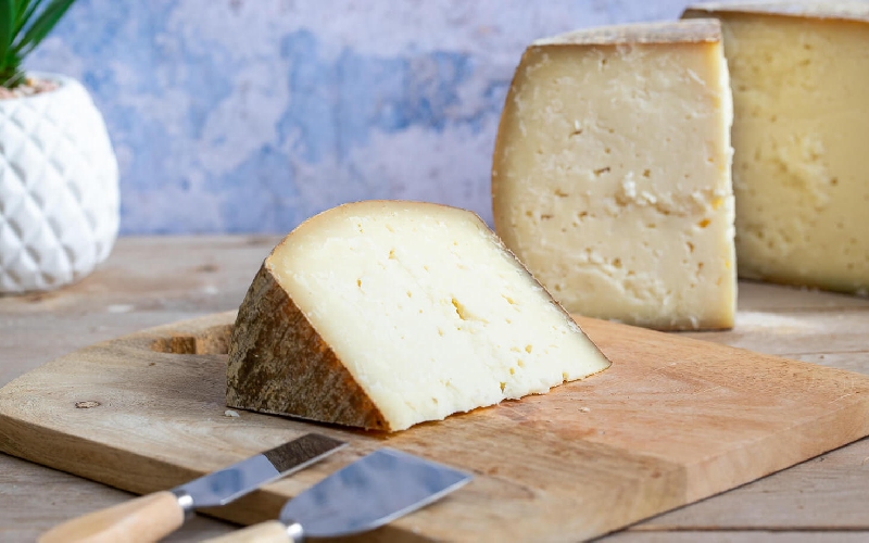 Casu Marzu: Phô mai giòi 'nguy hiểm' nhất thế giới từ Sardinia, Ý 9