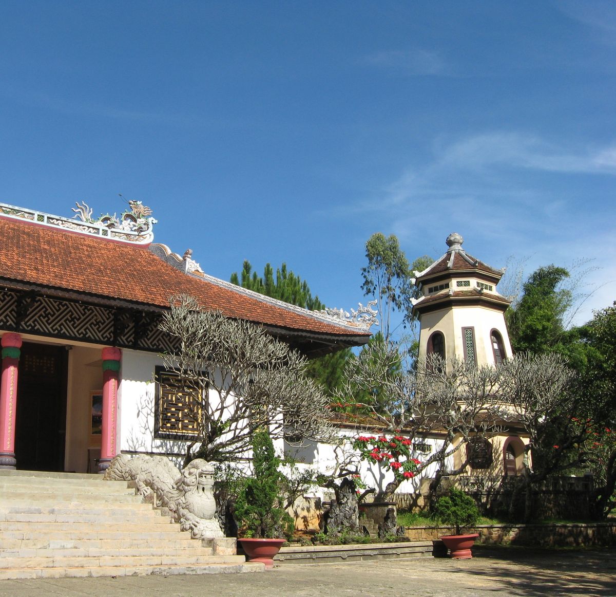 Chùa Linh Sơn - Viếng thăm chốn thiền định lâu đời ở Đà Lạt 6