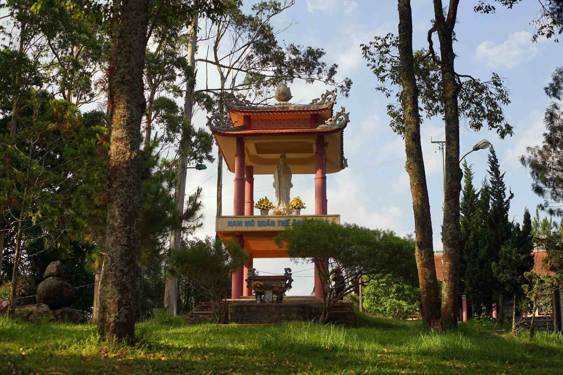 Chùa Linh Sơn - Viếng thăm chốn thiền định lâu đời ở Đà Lạt 7