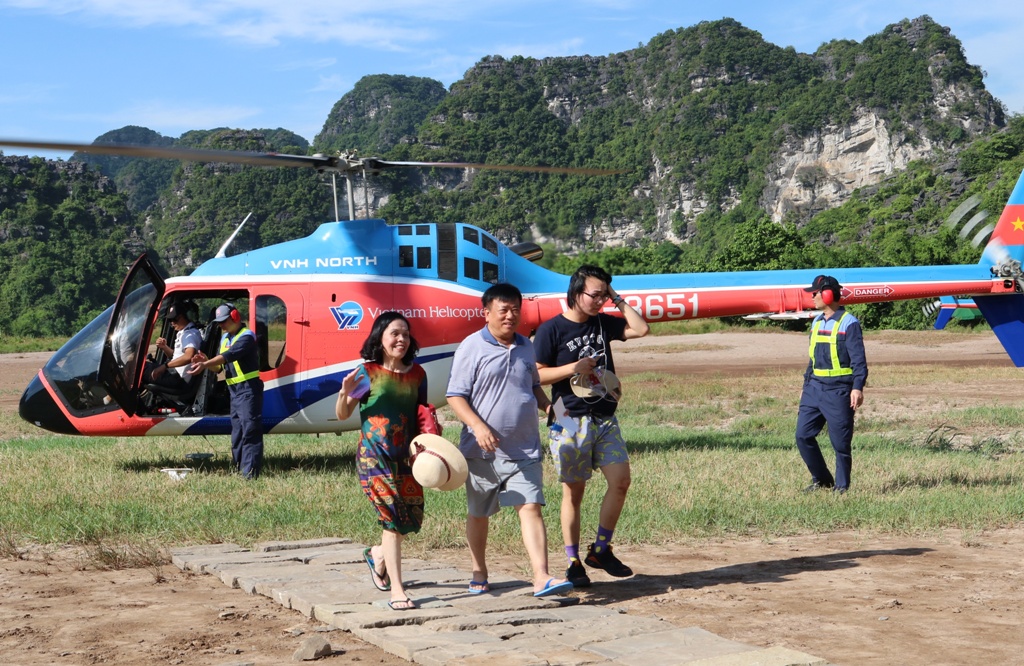 Đến Ninh Bình ngồi trực thăng khám phá Tràng An, bạn đã thử chưa? 7