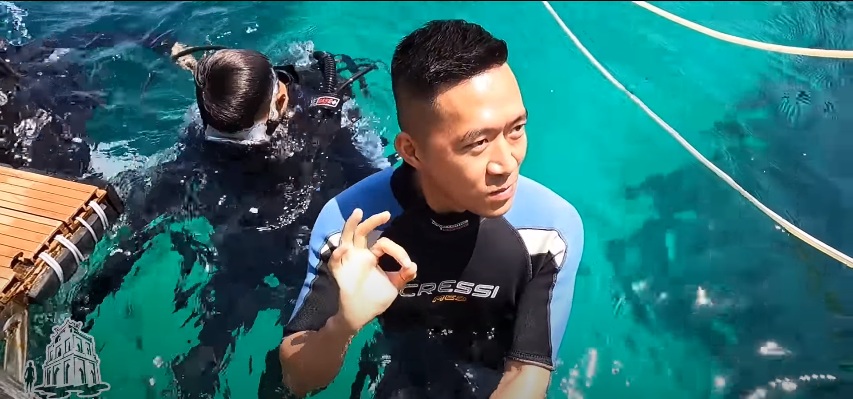 Đi bộ dưới biển lặn ngắm san hô Phú Quốc như youtuber Challenge Me 13