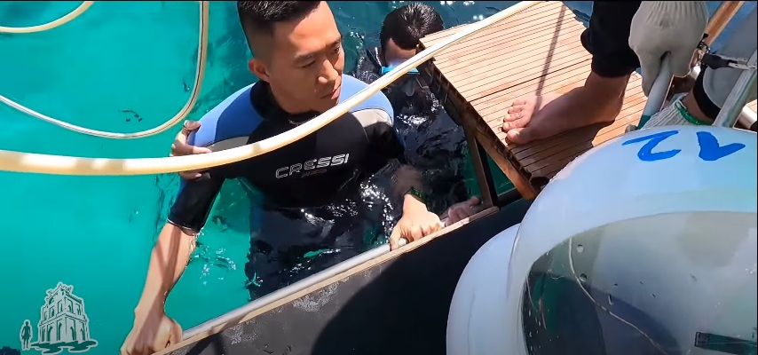 Đi bộ dưới biển lặn ngắm san hô Phú Quốc như youtuber Challenge Me 14