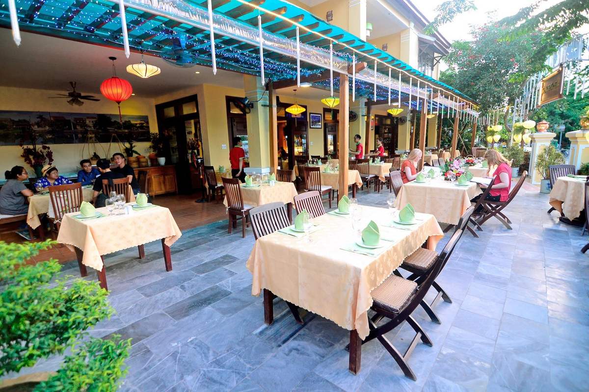 Green Heaven Restaurant Hoi An - Nhà hàng sở hữu tầm nhìn tuyệt đẹp nhìn ra quảng trường sông Hoài 21