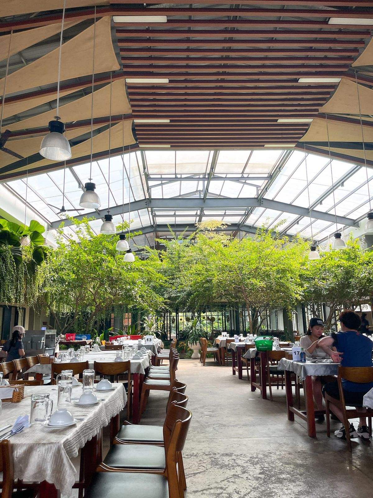 Hạnh Nhung Luxury Restaurant - Chuỗi nhà hàng có thiết kế đẹp và rộng nhất Phú Quốc 3