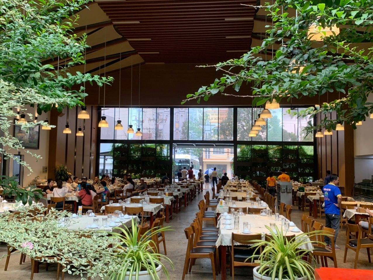 Hạnh Nhung Luxury Restaurant - Chuỗi nhà hàng có thiết kế đẹp và rộng nhất Phú Quốc 4