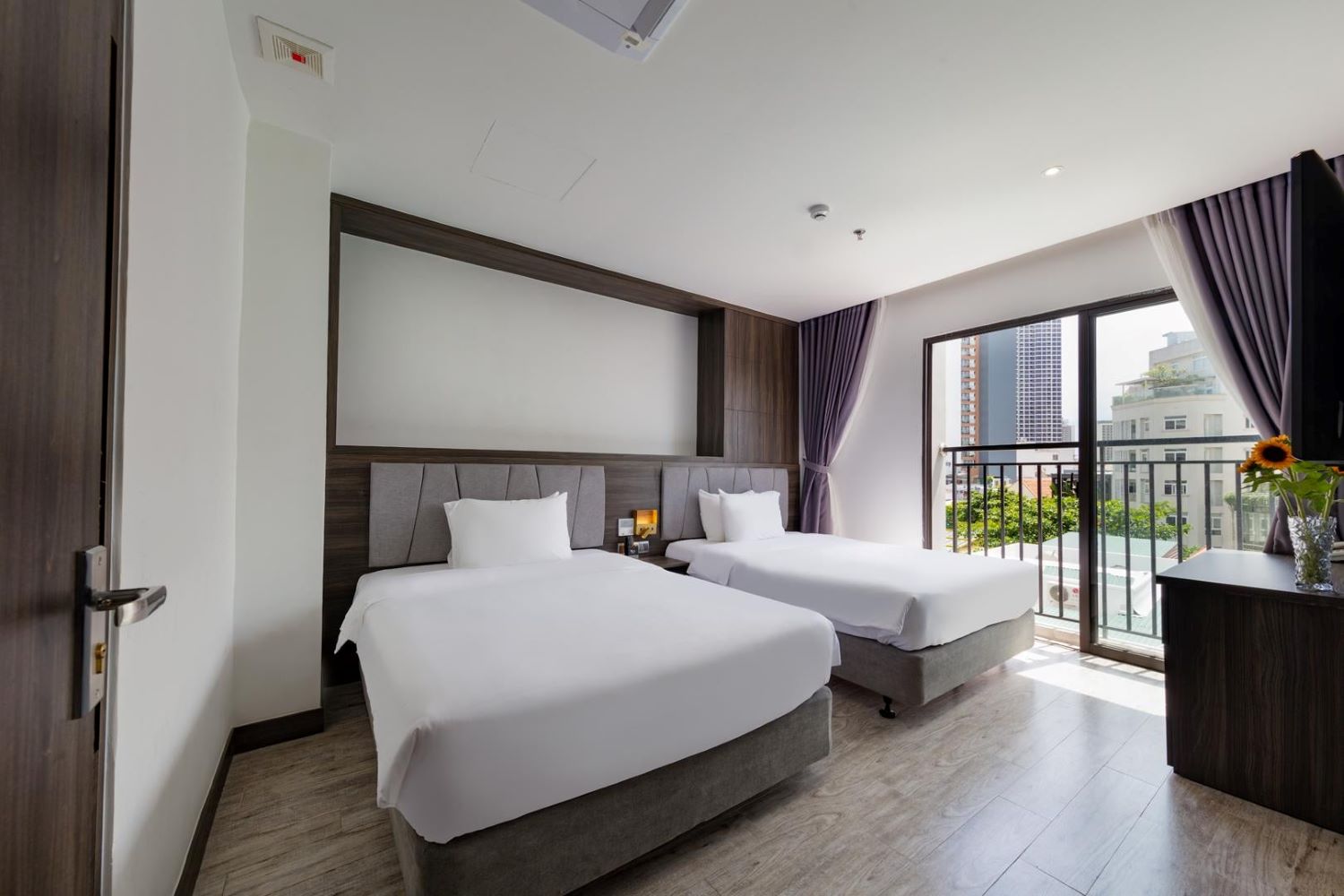 Ivy Hotel Nha Trang sừng sững ngay trên con đường Hồng Bàng 9