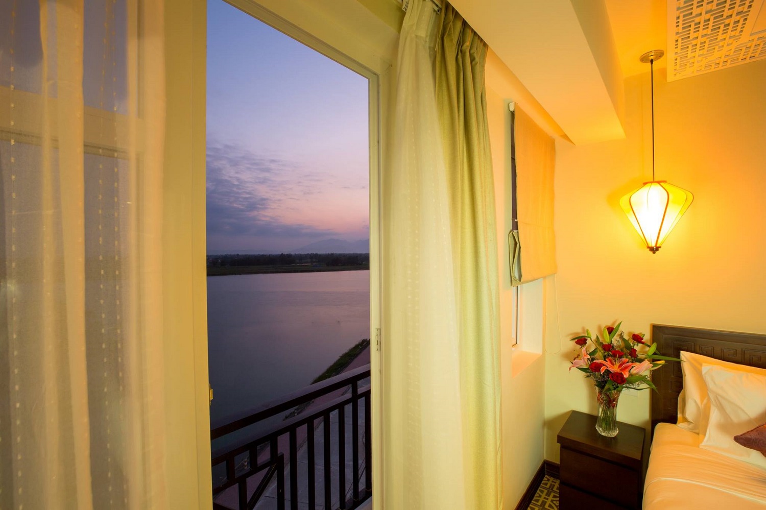 Khách sạn Royal Riverside – Khách sạn 4 sao nằm cạnh sông Thu Bồn 10