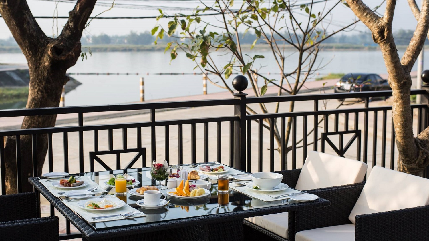Khách sạn Royal Riverside – Khách sạn 4 sao nằm cạnh sông Thu Bồn 14