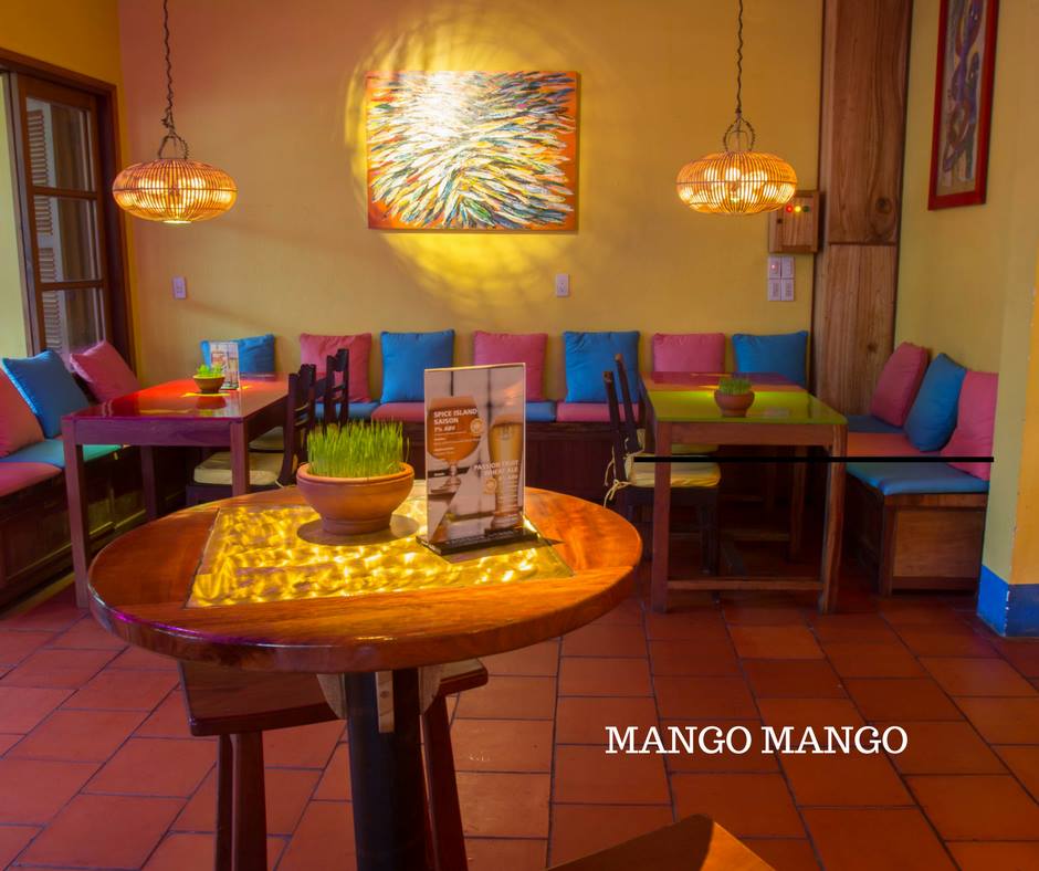 Mango Mango Hoi An restaurant - Nhà hàng sở hữu nội thất đầy màu sắc 19