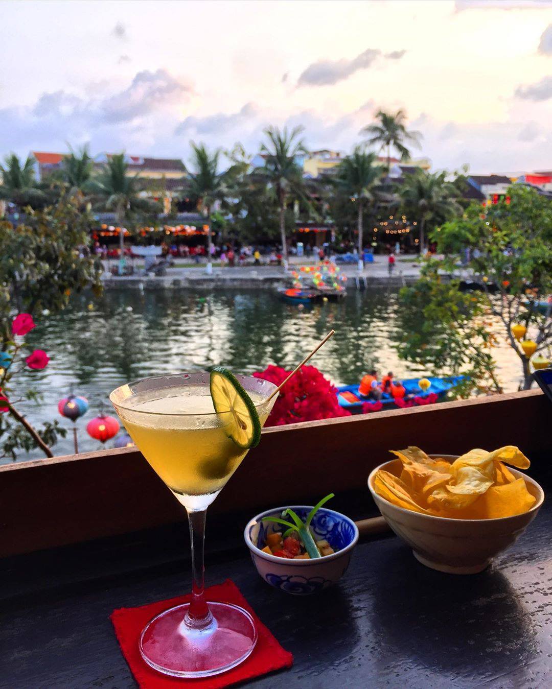 Mango Mango Hoi An restaurant - Nhà hàng sở hữu nội thất đầy màu sắc 15