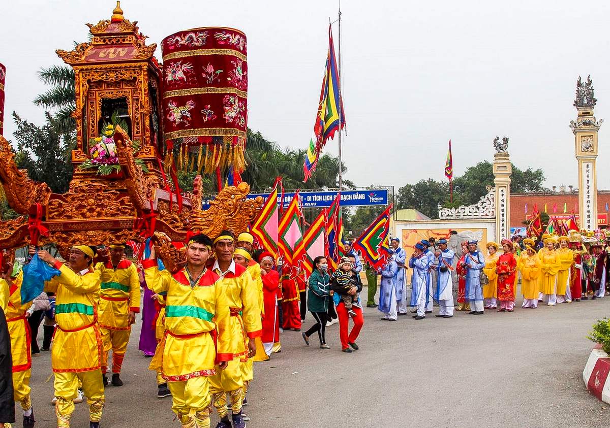 Nếu bạn đang cần kinh nghiệm đi lễ hội Hạ Long thì về đội với MIA.vn 13