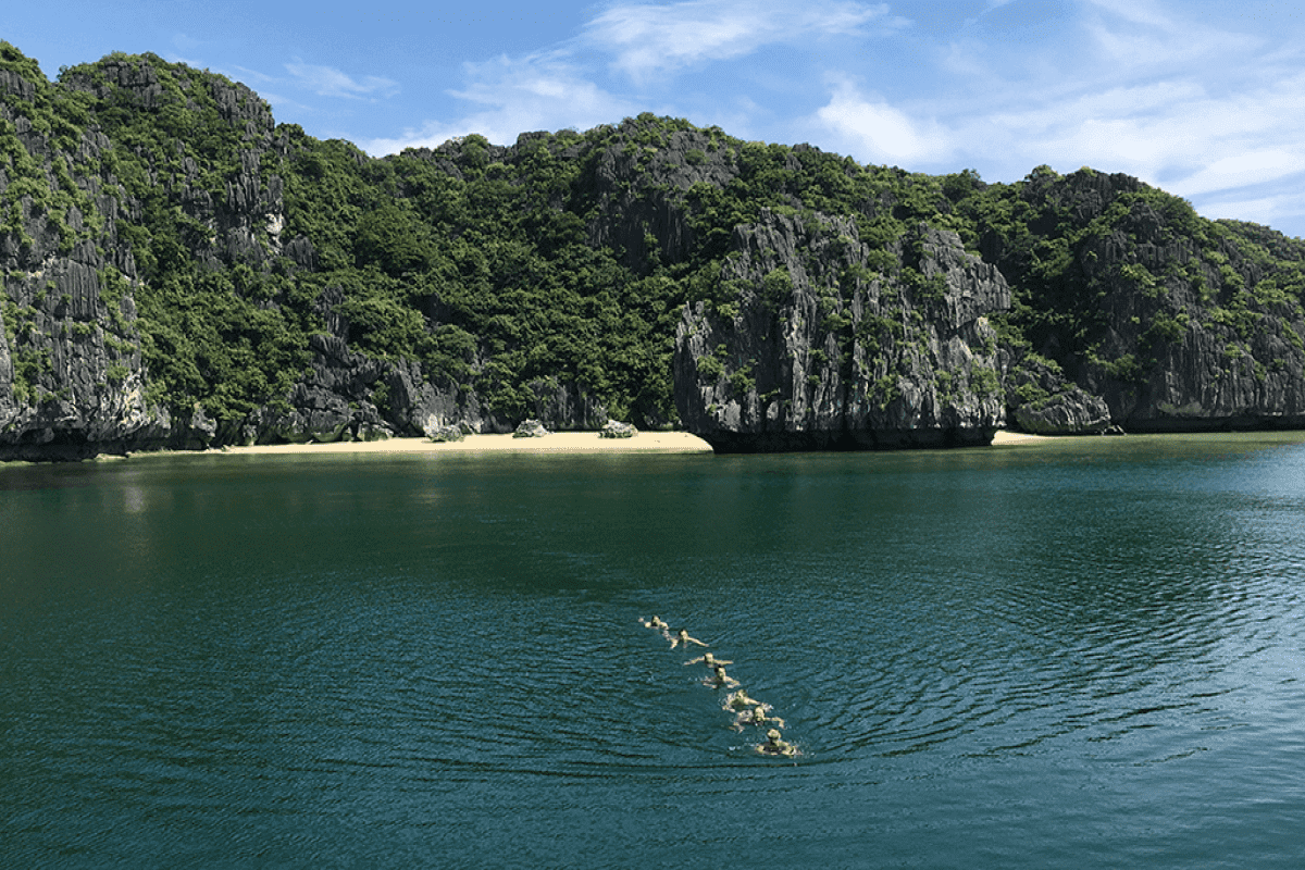 Ngắm vẻ đẹp thiên đường biển với lịch trình khám phá vịnh Lan Hạ 4