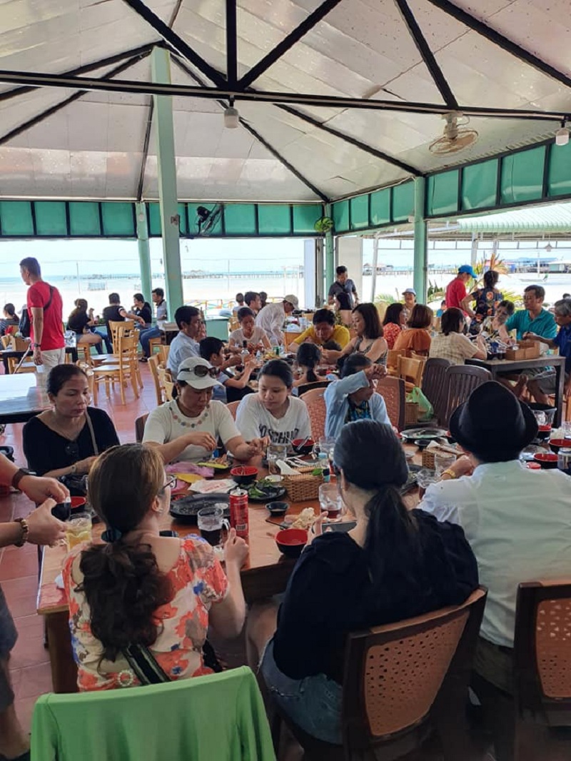 Nhà bè hải sản Bé Ghẹ - Nhà hàng hải sản bình dân ở làng chài Hàm Ninh 4