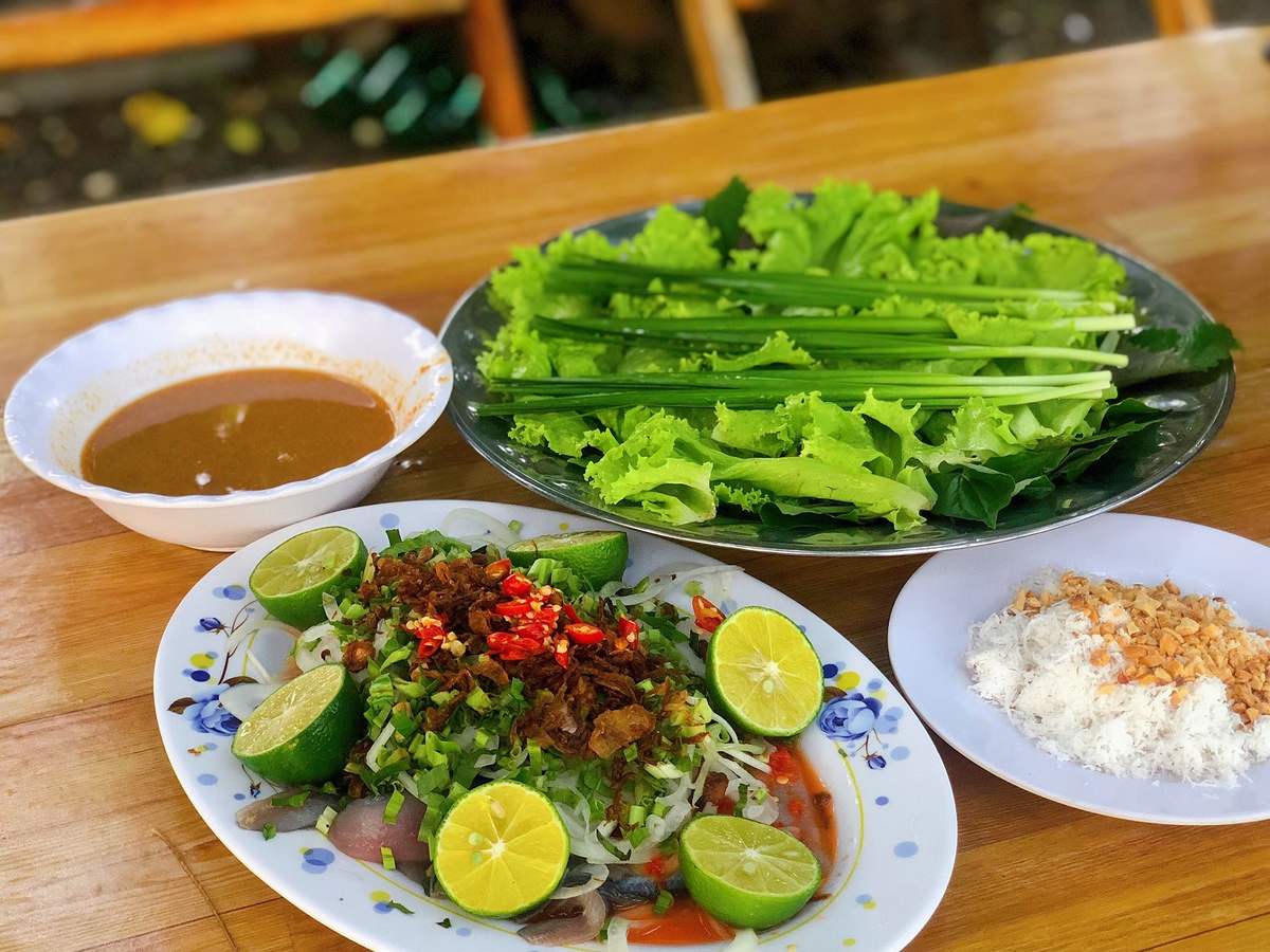 Nhà bè hải sản Bé Ghẹ - Nhà hàng hải sản bình dân ở làng chài Hàm Ninh 15
