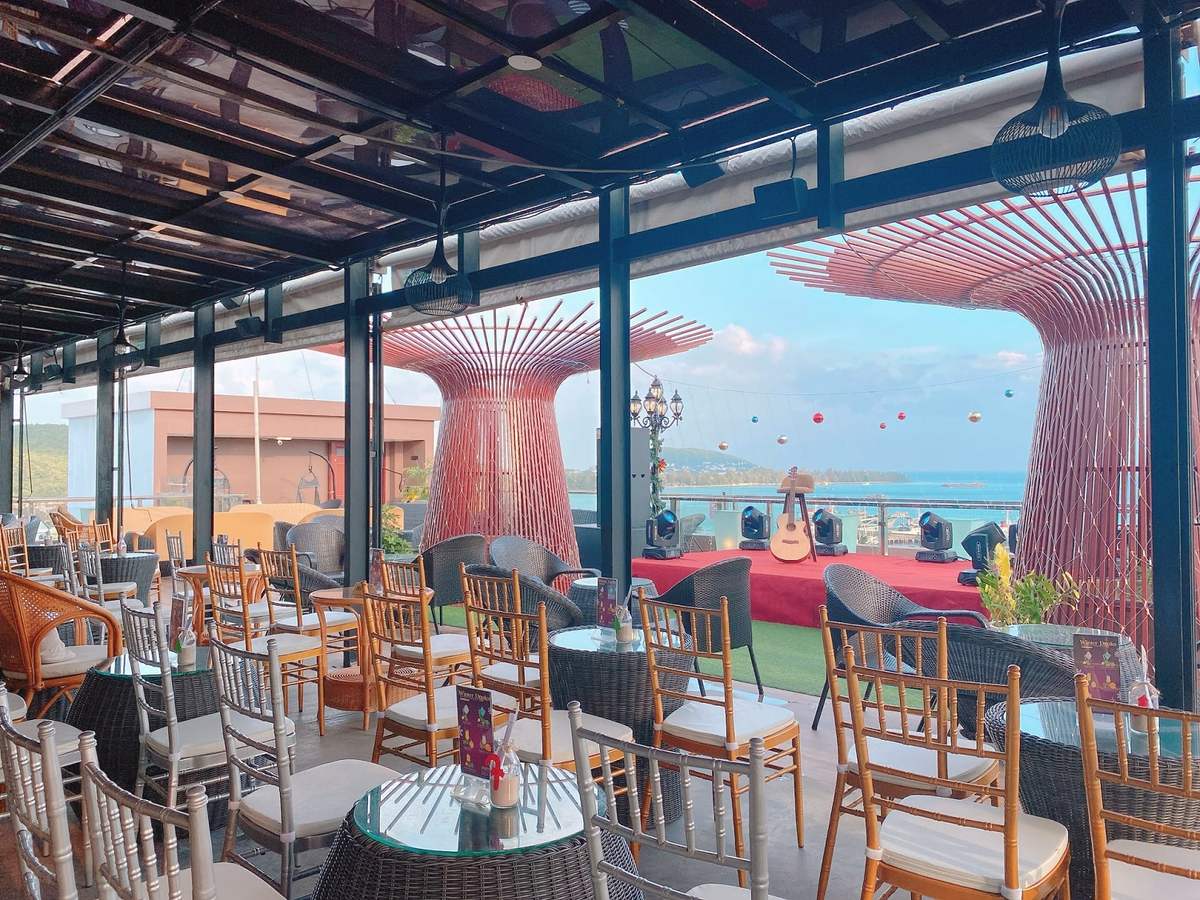 PH Rooftop Bar & Lounge - Đẳng Cấp Nhà Hàng Đảo Ngọc Sang Trọng 26