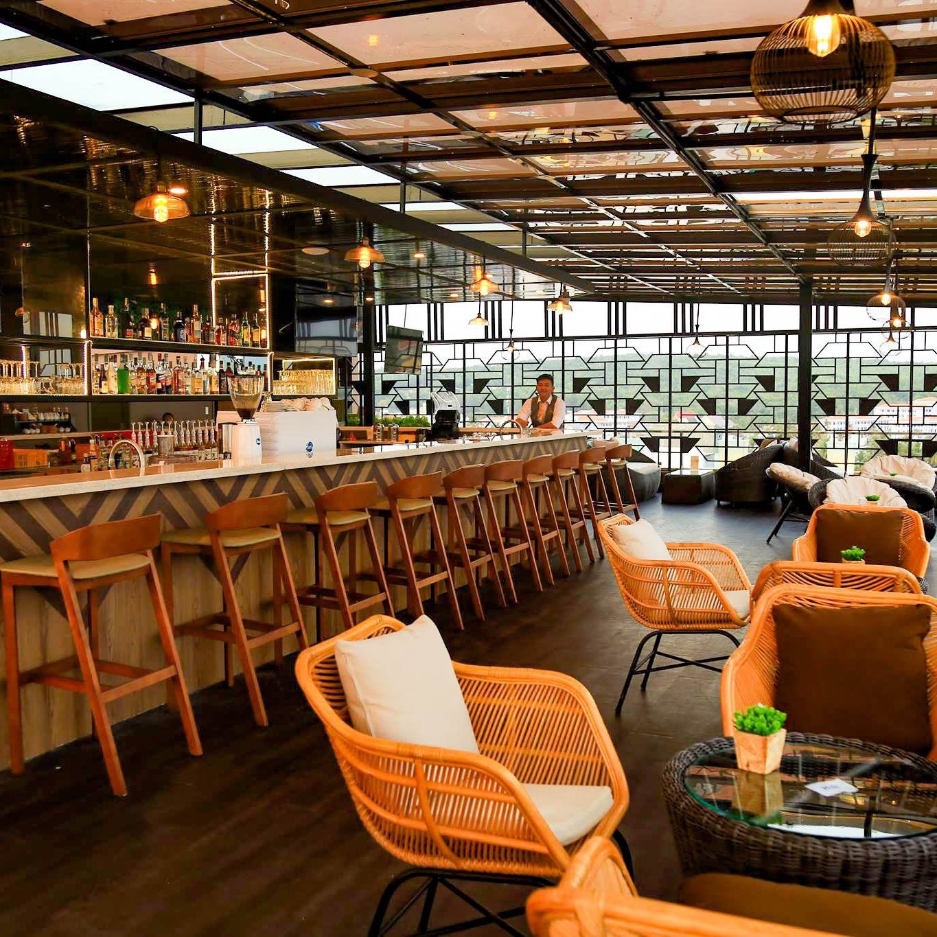 PH Rooftop Bar & Lounge - Đẳng Cấp Nhà Hàng Đảo Ngọc Sang Trọng 31