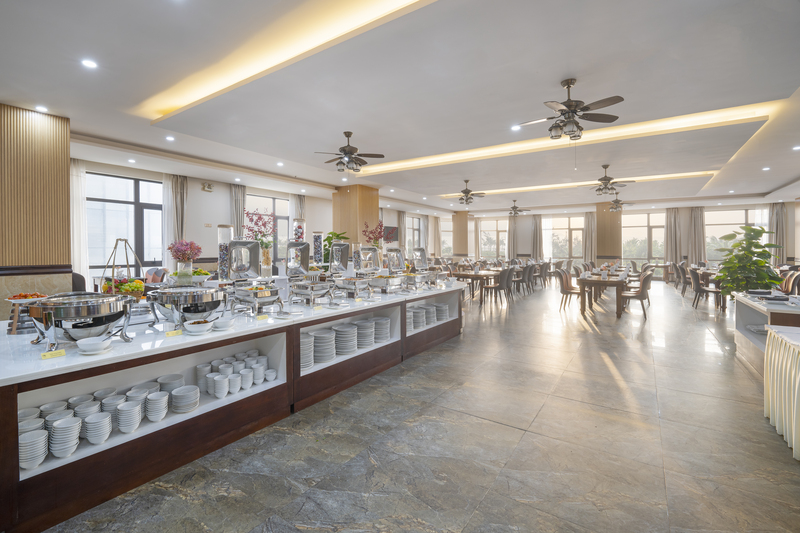 Seven Sea Hotel Da Nang với tầm nhìn trọn vẹn từ Sông, Núi, Biển, Cát 14