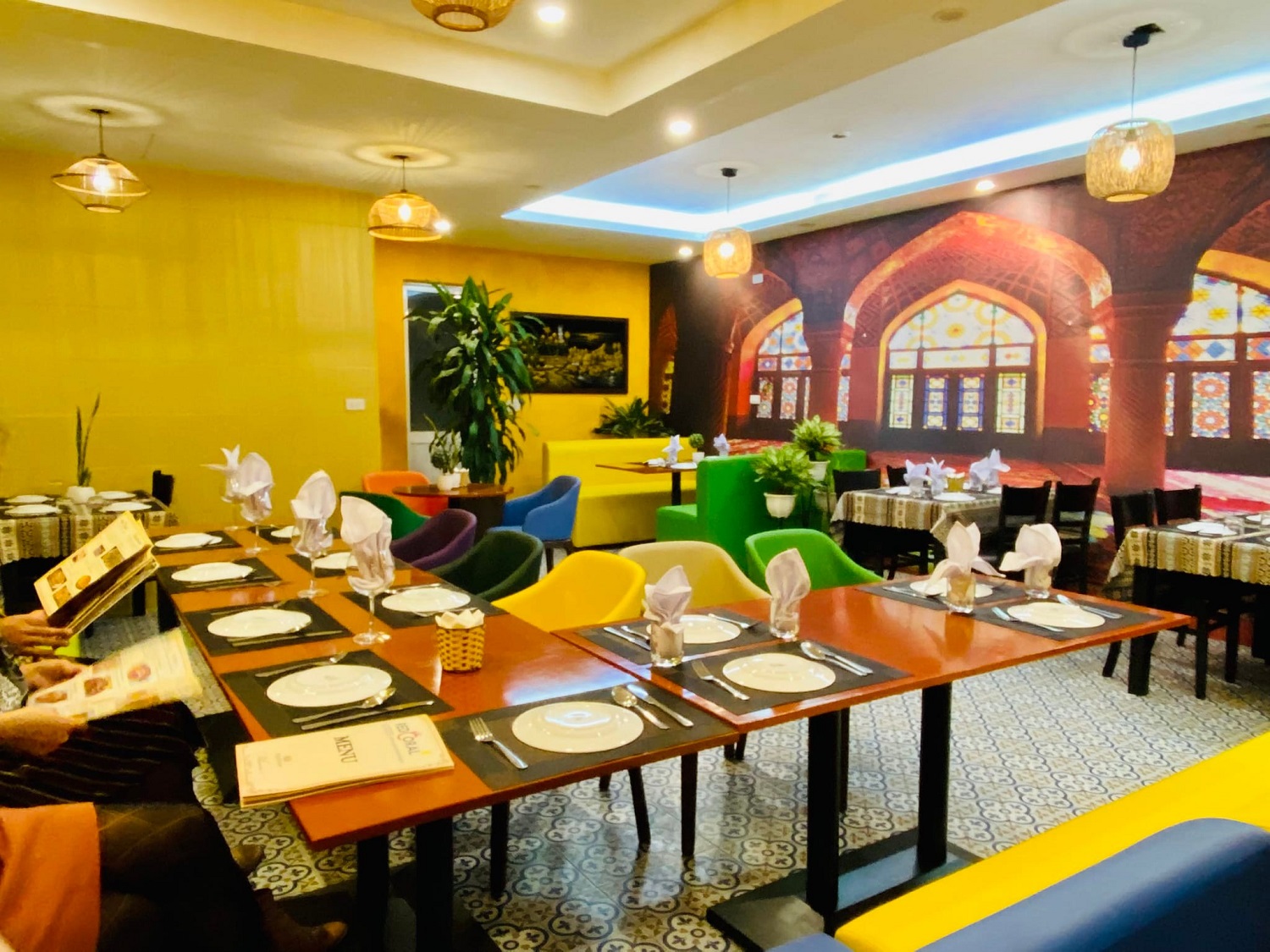 RedCoral Halong Halal Restaurant – Không gian ẩm thực Trung Đông đầy mới lạ tại Hạ Long 26