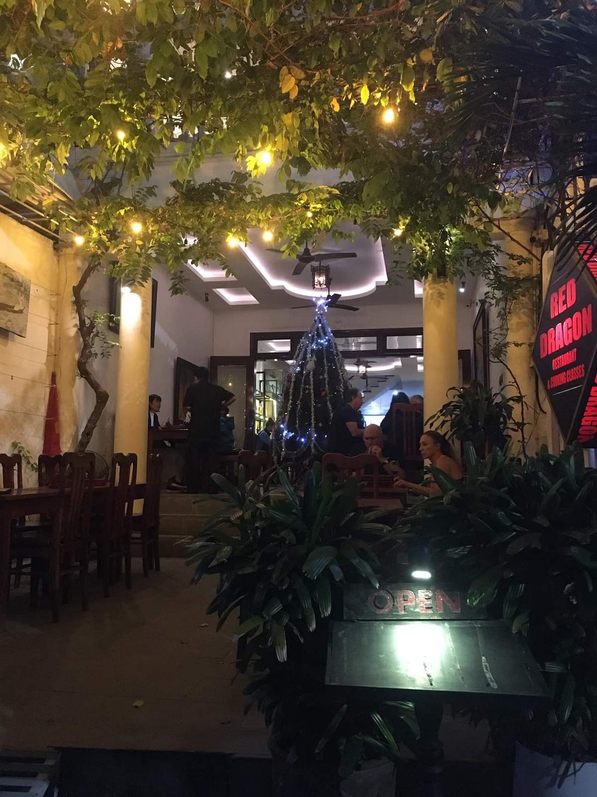 Red Dragon Restaurant Hoi An – Thưởng thức hương vị Việt theo phong cách phương Tây sang trọng 2