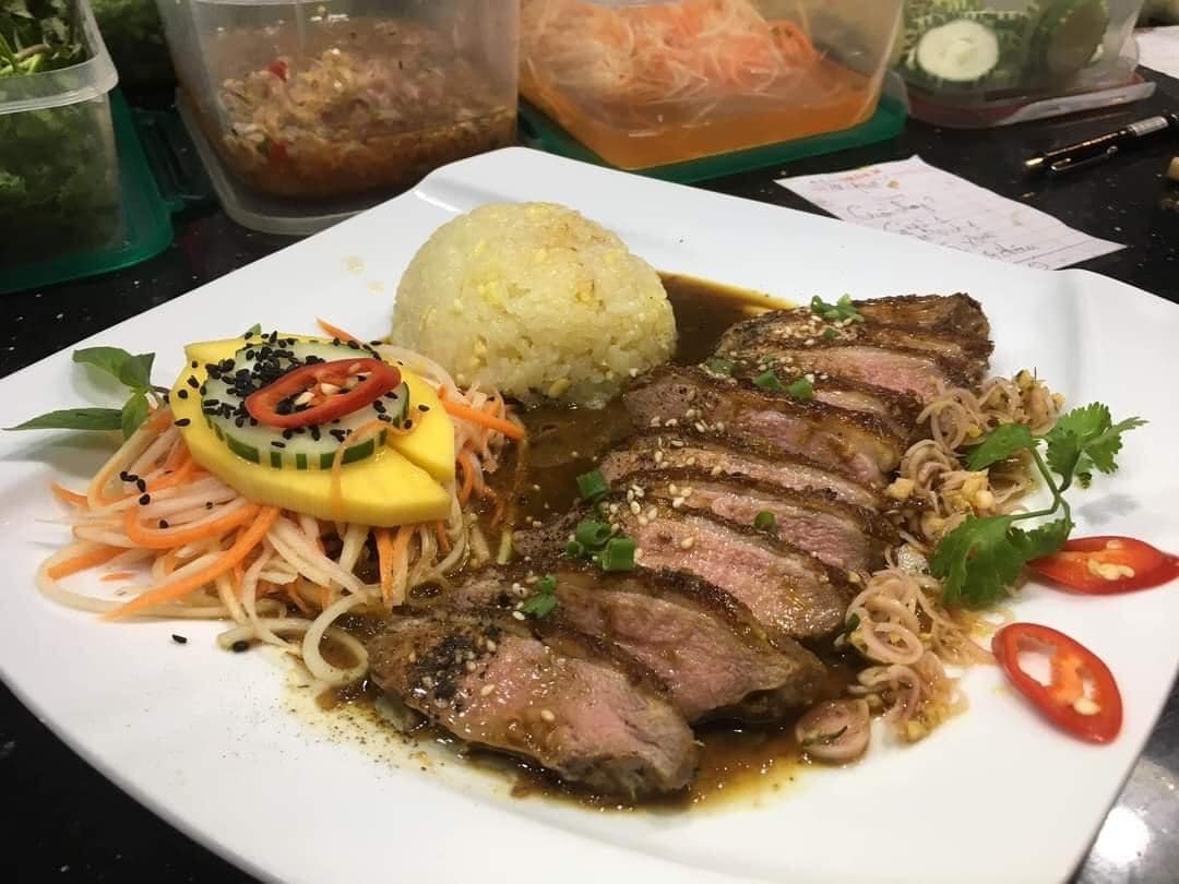 Red Dragon Restaurant Hoi An – Thưởng thức hương vị Việt theo phong cách phương Tây sang trọng 10