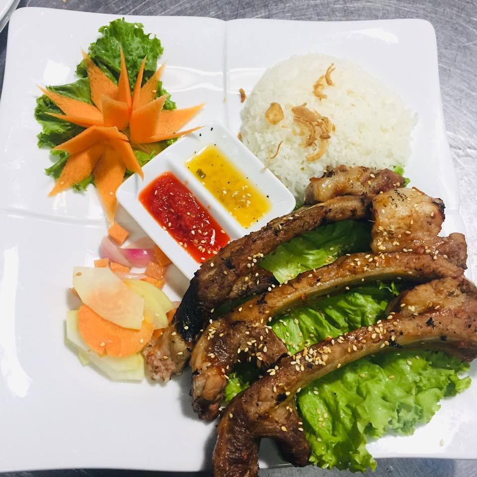 Restaurant & Bar Hồng Phúc II Hoi An - Nhà hàng ngon giá rẻ được đánh giá cao ở phố Hội 11