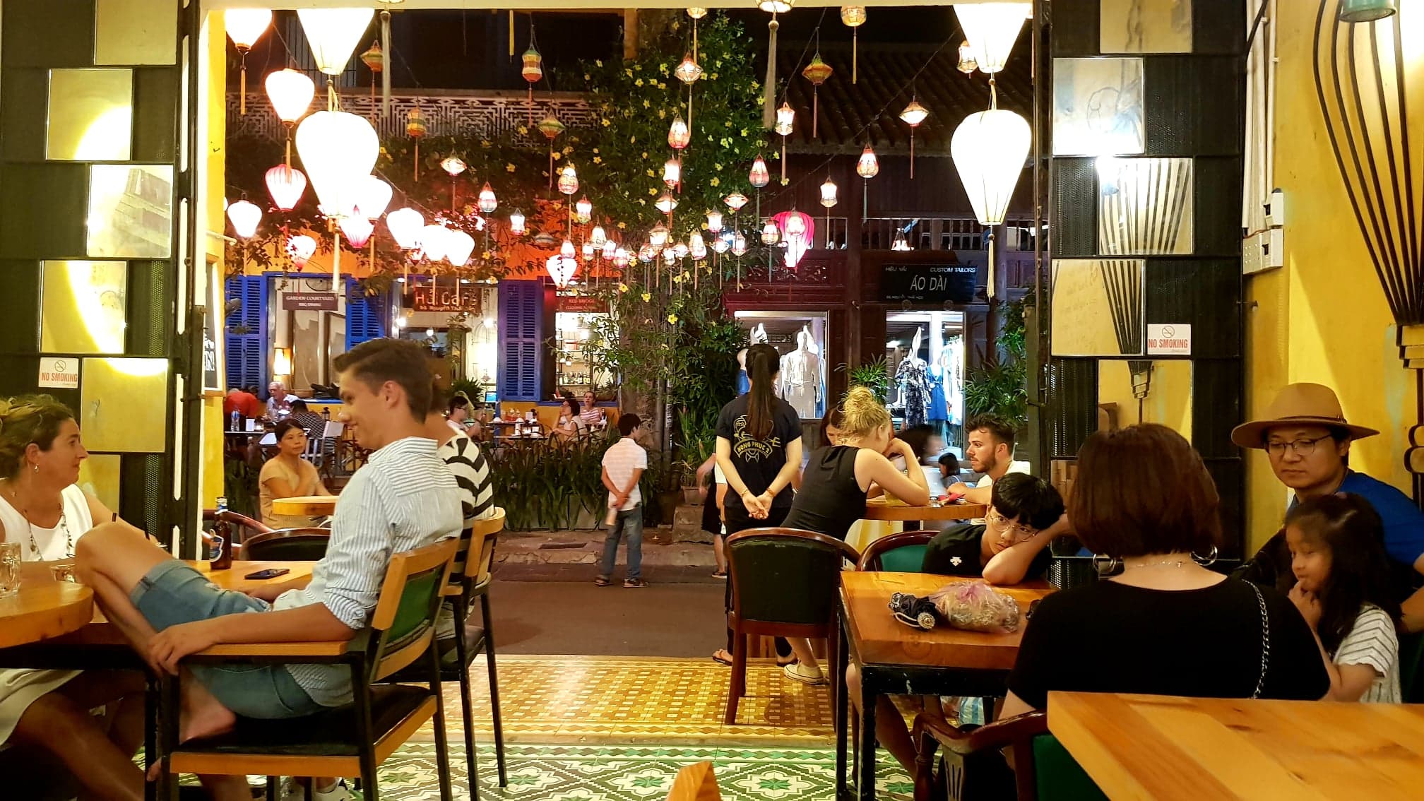 Restaurant & Bar Hồng Phúc II Hoi An - Nhà hàng ngon giá rẻ được đánh giá cao ở phố Hội 3