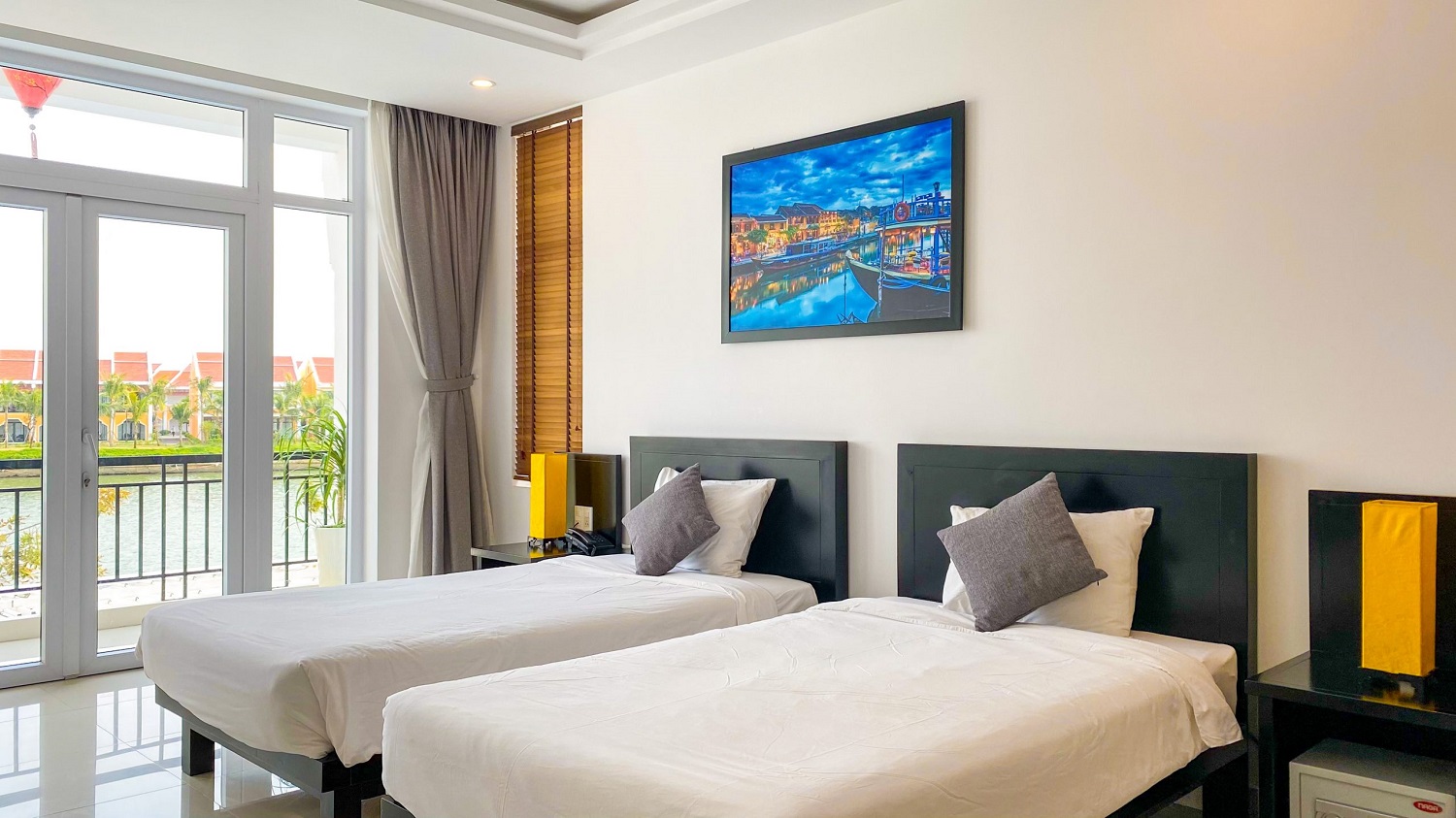 Riverside White House Villa – Ngôi nhà trắng bên dòng sông Hoài lãng mạn 5