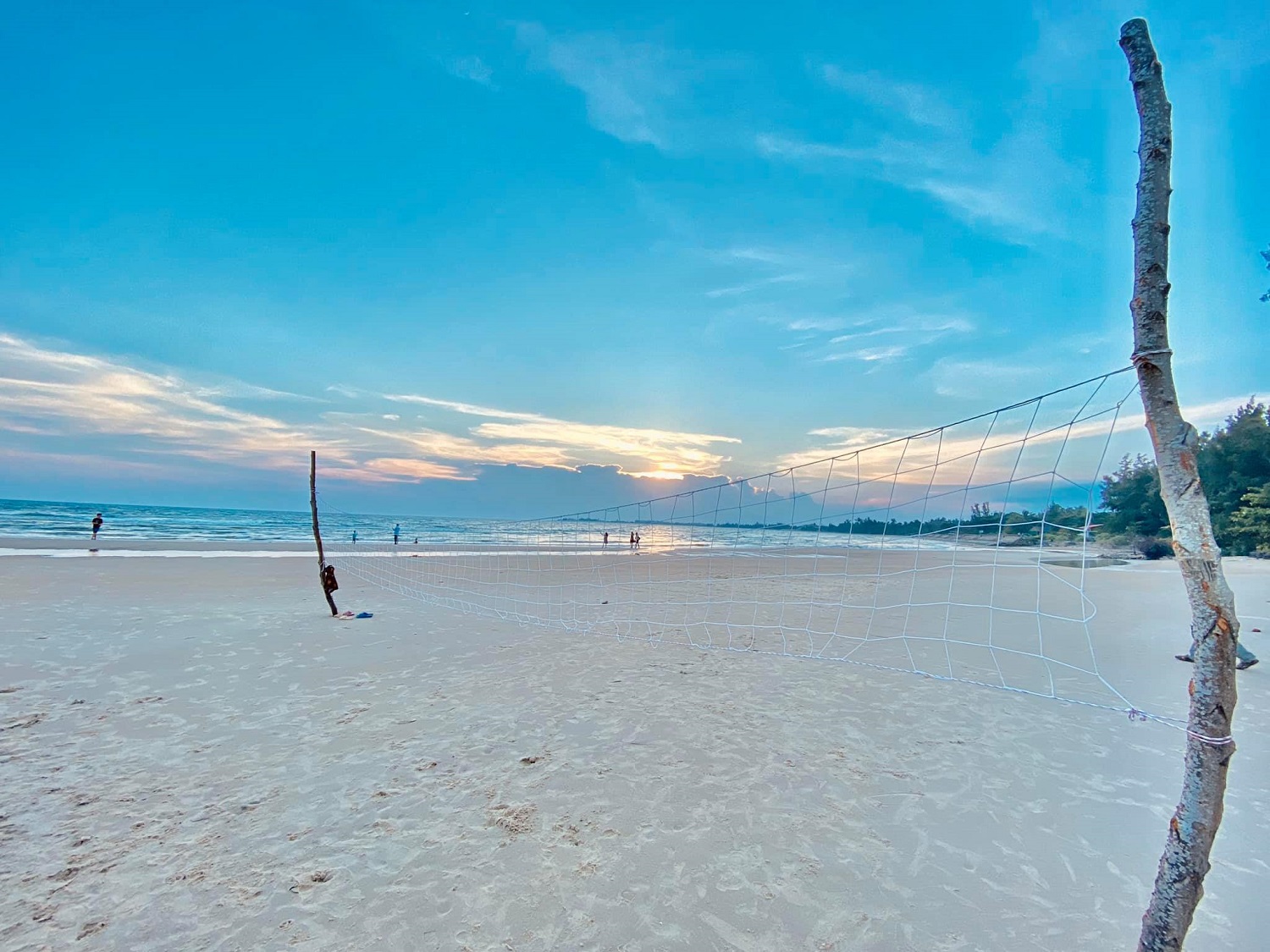 Rủ nhau đi tìm bãi biển Dinh Cô và cảm nhận nhịp sống chậm rãi giữa lòng phố thị náo nhiệt 9