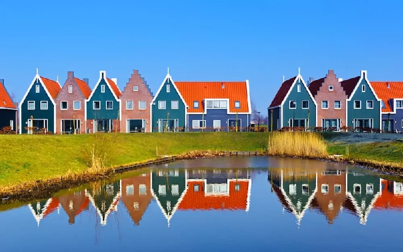 Volendam: Thị trấn ven biển cổ kính và quyến rũ của Hà Lan 11