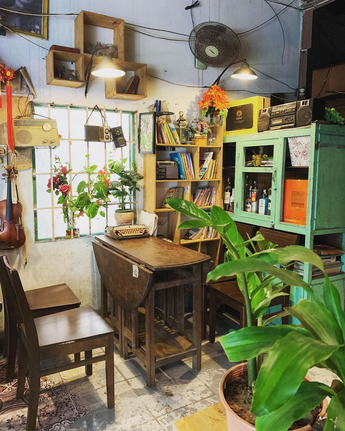 Wait Vintage Café - Tìm chút khoảng lặng trong vẻ đẹp hoang dại và mơ màng 9