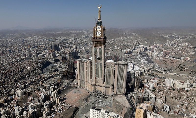 Tháp đồng hồ Abraj Al Bait cắt ngang tầng trời thánh địa Mecca 2