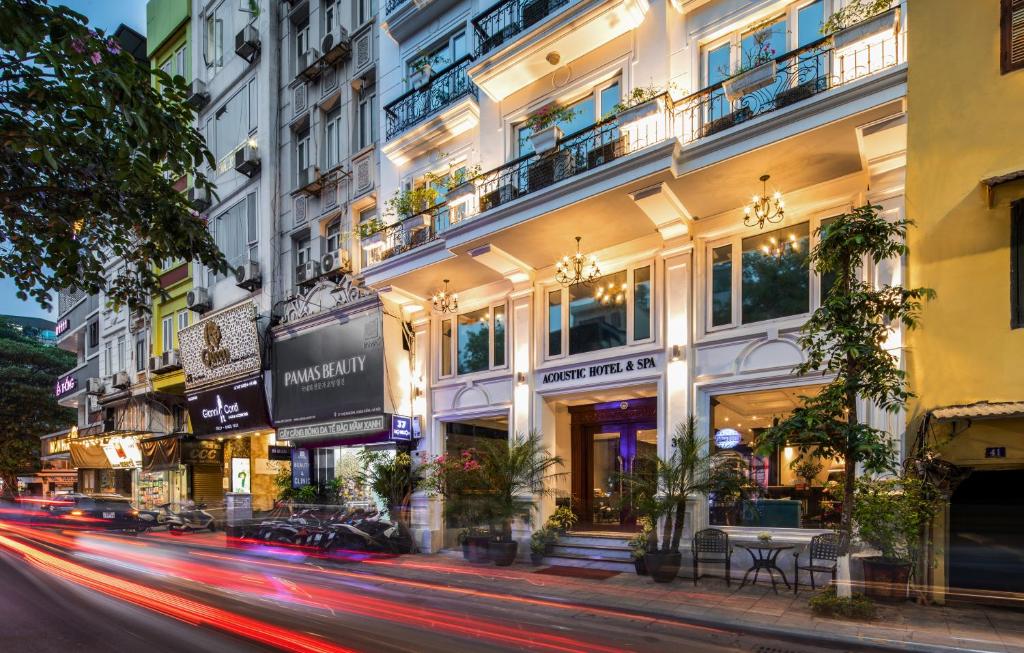 Acoustic Hotel Spa, khách sạn có view quán bar đẹp nhất nhì Hà Nội 3