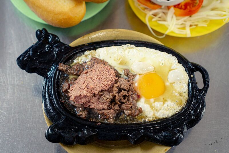 Ăn gì ở Sài Gòn để thỏa mãn cơn thèm ẩm thực đường phố 6