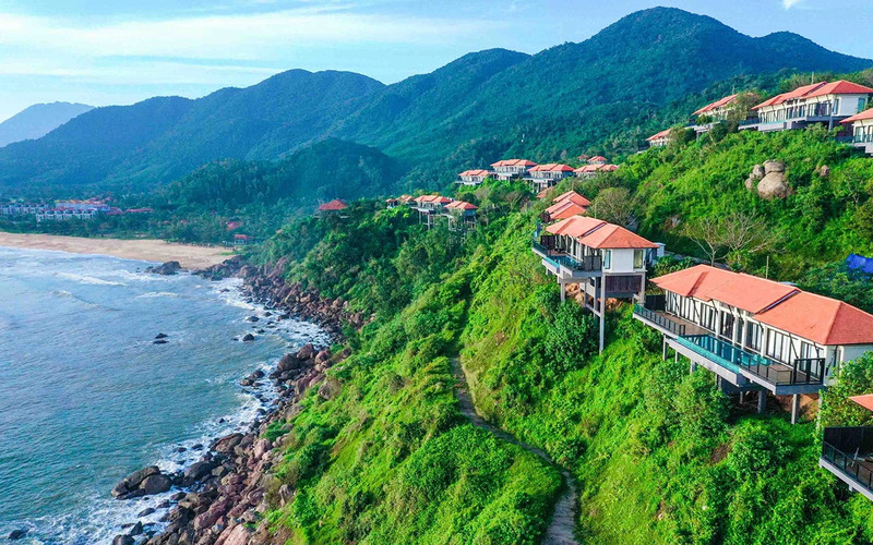 Bãi biển Lăng Cô một bức tranh thuần khiết của xứ Huế 4