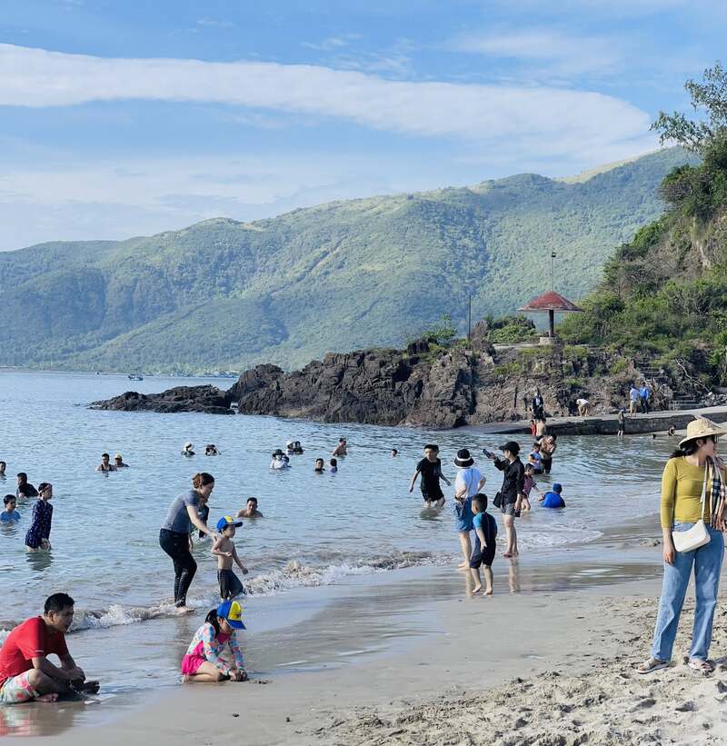 Ghé thăm bãi biển Nhũ Tiên, khám phá vịnh nhỏ hoang sơ và yên tĩnh của Nha Trang 4