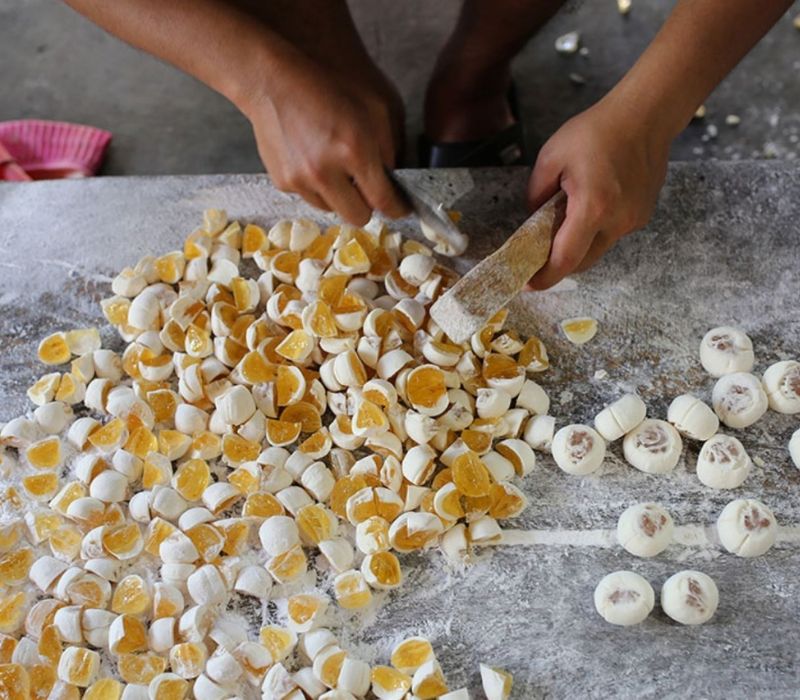 Kẹo cau - Món ăn vặt tuổi thơ ngọt ngào xứ Huế 7
