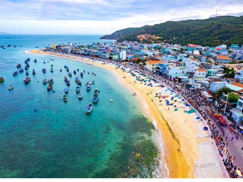 Top 12 bãi biển Quy Nhơn với cảnh sắc hữu tình, làn nước trong xanh 13