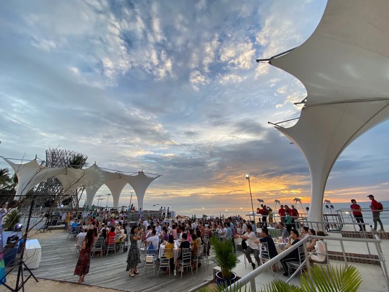 Vi vu bãi biển Sunset Sanato và săn hoàng hôn đẹp nhất ở Phú Quốc 7