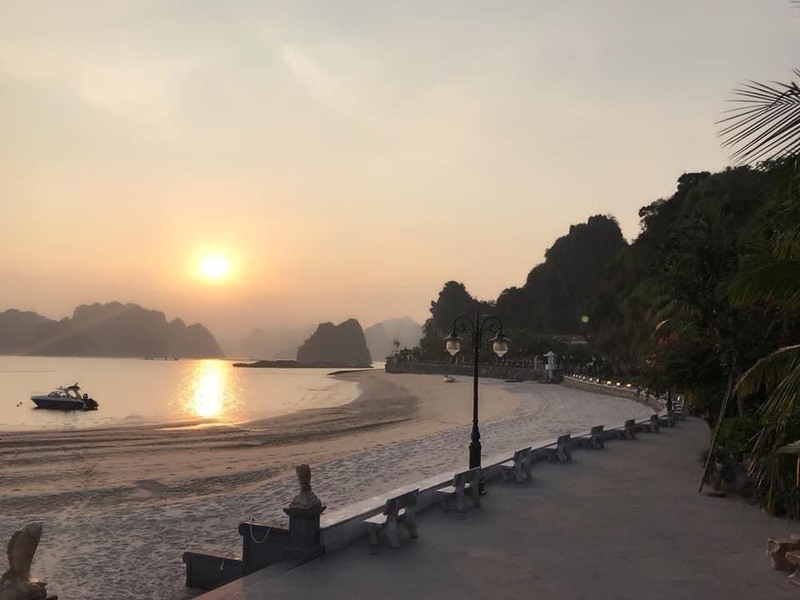 Bãi tắm Lương Ngọc Cẩm Phả yên bình giữa vịnh Bái Tử Long 5
