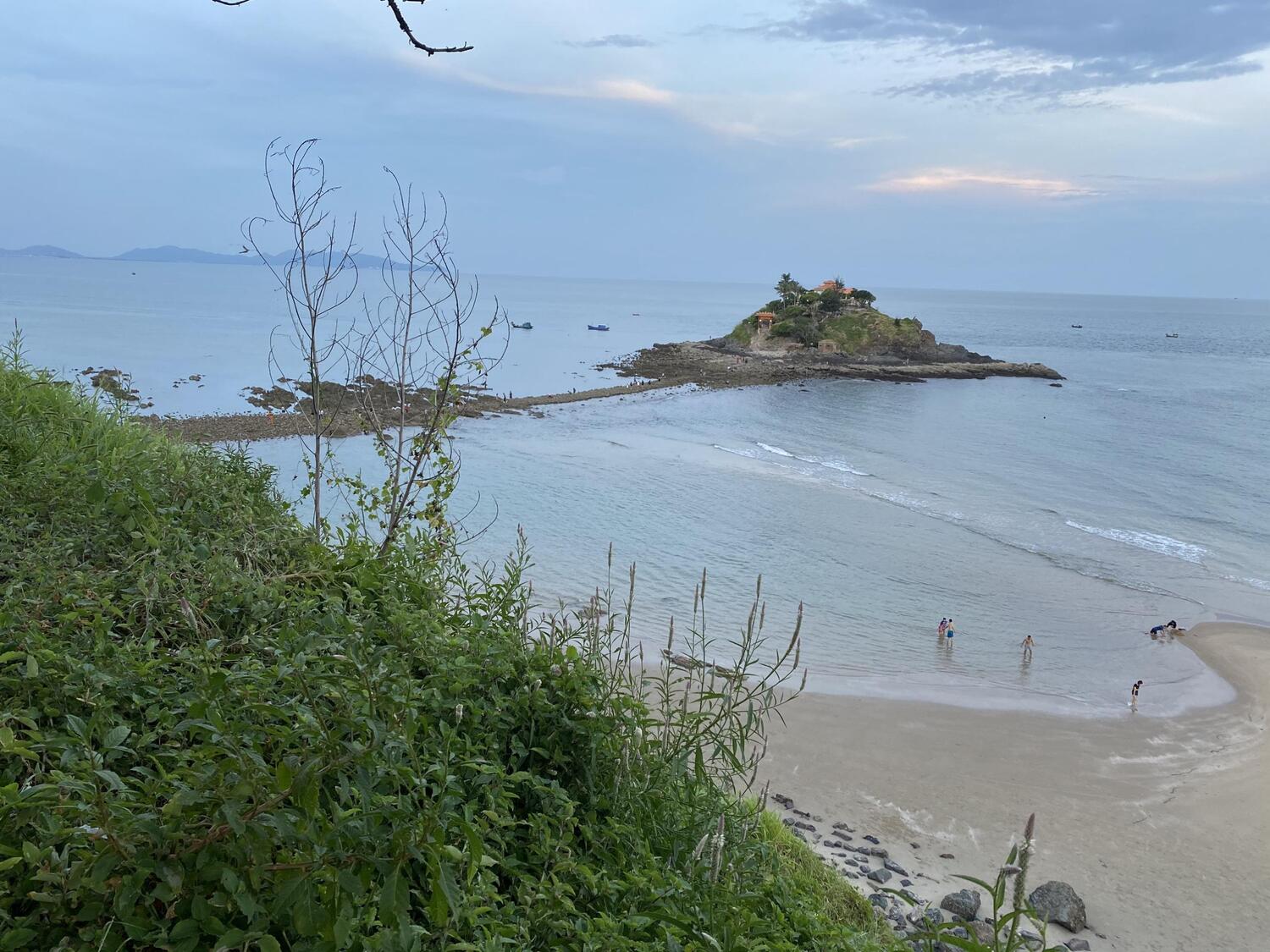 Bãi Vọng Nguyệt Vũng Tàu - Ngây ngất với vẻ đẹp hiền hòa của vùng biển vắng 2