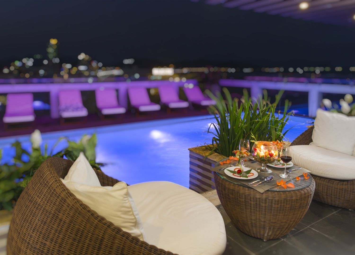 Balcony Nha Trang Hotel với thiết kế ban công hướng biển độc đáo 19