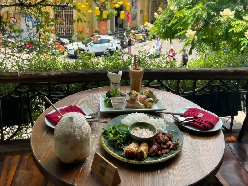 Ban Công Cafe Hà Nội: Không gian hoài niệm giữa phố cổ 4