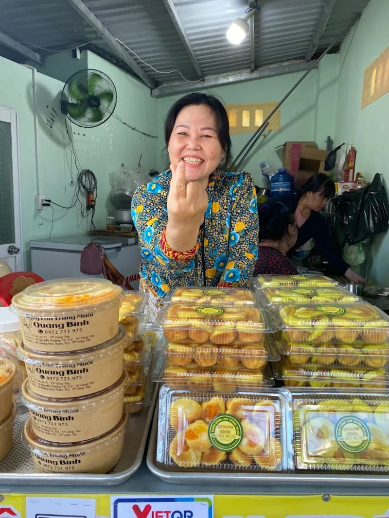 Thưởng thức bánh bông lan trứng muối Vũng Tàu với vị mềm xốp, thơm ngon mùi sữa 15